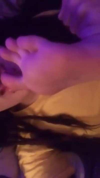 ✨Love sucking my toes✨