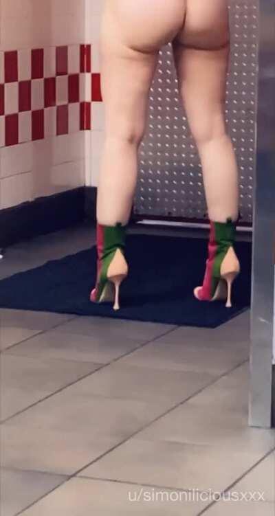 Is this in a 5 Guys burger joint?