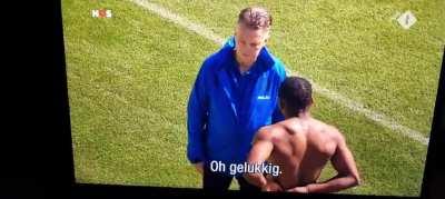 Louis van Gaal after shaking hands with Quinten Timber: 