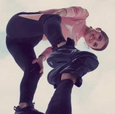 She wanna sit on ur face