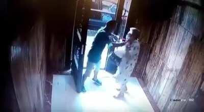 PoS punches old lady to get her handbag. Subject still not found in Valencia, Spain.