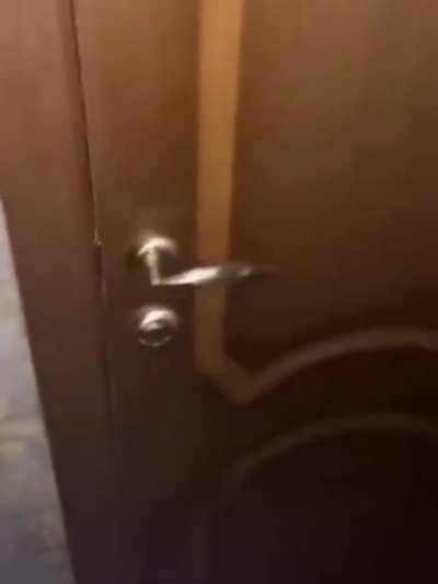 Kid get jump scared by Freddy fazbear