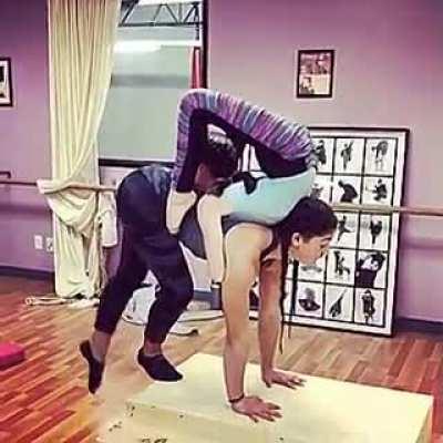 GirlsInaGif. When r/fullscorpion gets xposted to r/2healthbars