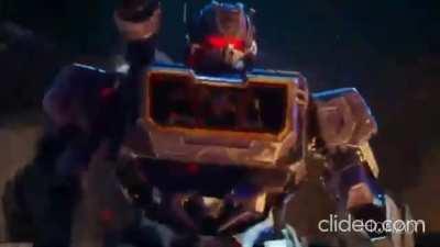 Soundwave enters but he´s...