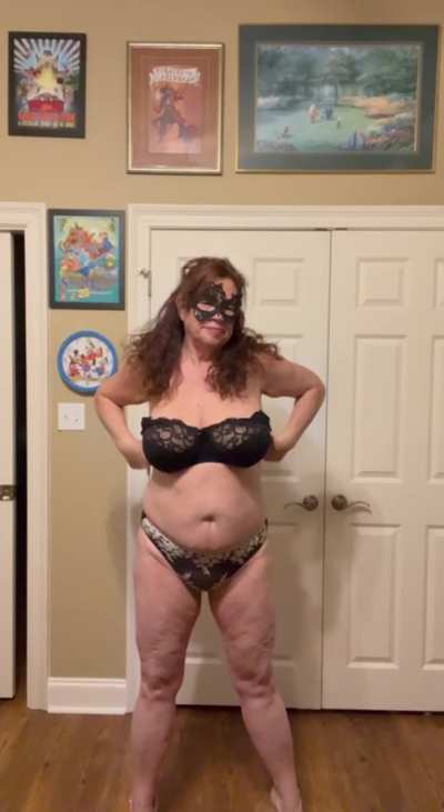 Taking off my dress and bra😘