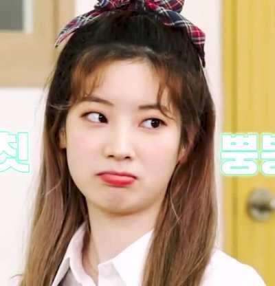 200918 - Pouty Dahyun