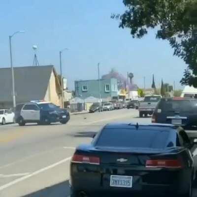 Idiot in car pulls a smart maneuver