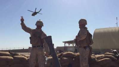 When the pilot waves back 👋🏻