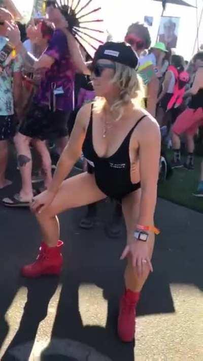 Should she be on the boat or nah?