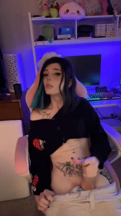 Say hi if you want your inbox flooded with dick pics... 