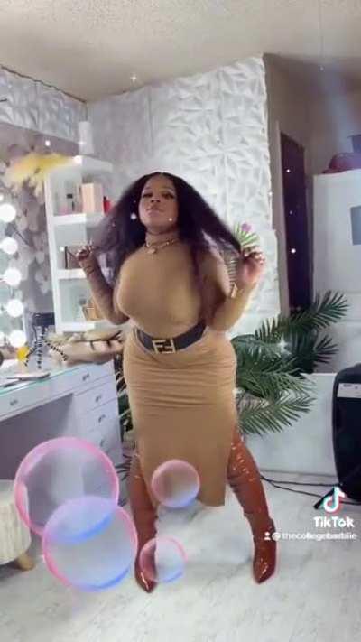 College Barbie (@QueenOfMississippi)