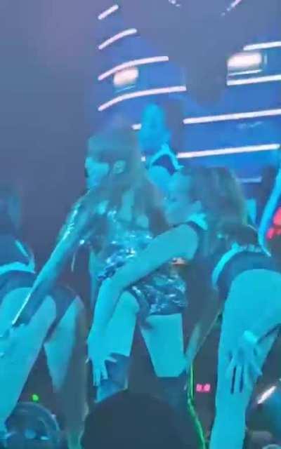 DAMNNNN! LISA'S HOLY ASS MADE ME JERK OFF IMMEDIATELY 🍑