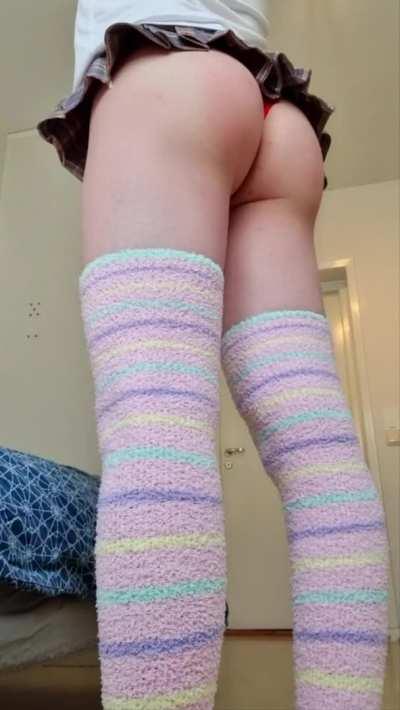 would you smash or pass if I did this in front of you? 🤭💜