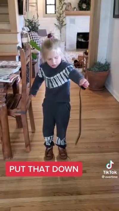 Steve Irwin’s got nothing on her