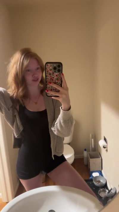 Lifewithmak / mmakennak / Makenna Kelly Bathroom TikTok