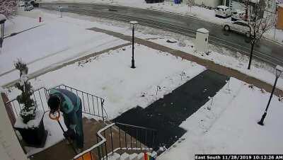 （┬┬＿┬┬）