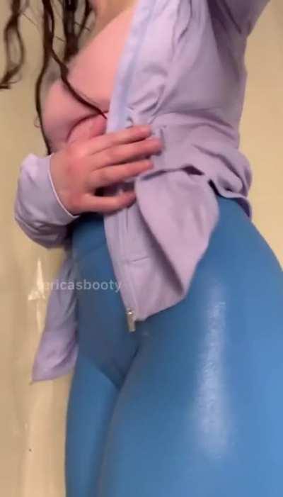 wet leggings are the gooning material you didn’t know you needed 😉