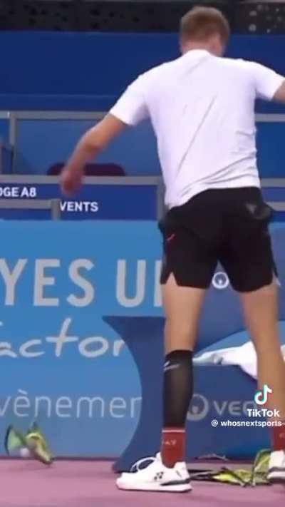 As a former 3 year old professional I can totally relate