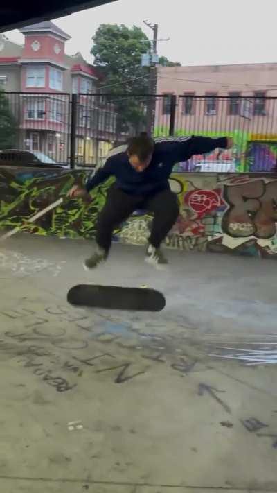 Pro skaters Dan Mancina (who is blind) and Daewon Song skating in our city this week...despite the rain!