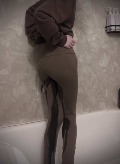 Wetting brown leggings