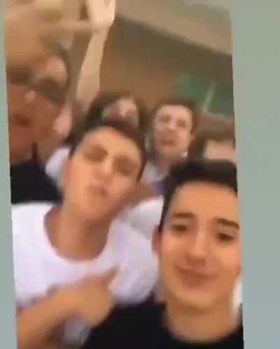 O muca e os amigos crias dele em Bangu. Fanfic 10/10