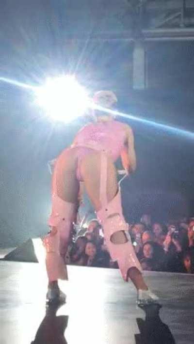 Katy Perry ass tease better version