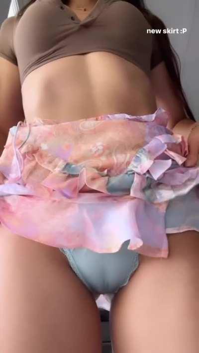 Teasing with that 🐱flaunt