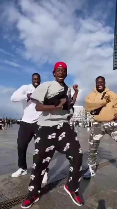 Whitest dancing trio in Turkroachistan