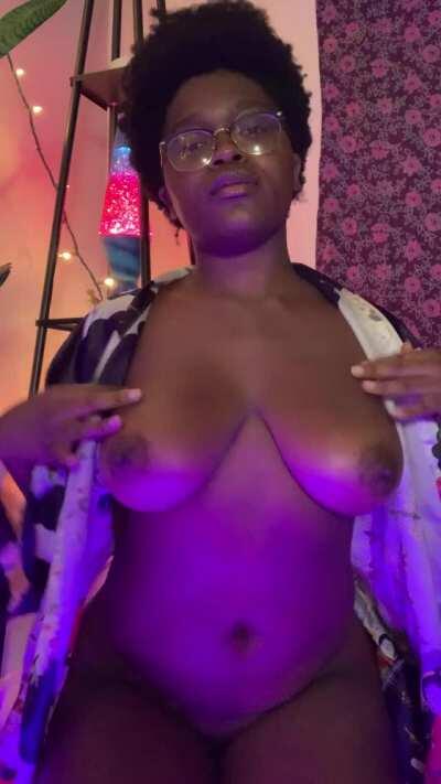 Just trying to distract you from my post nap (f)ro 💜