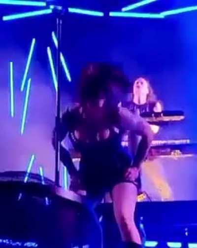 Floor Jansen Bouncing