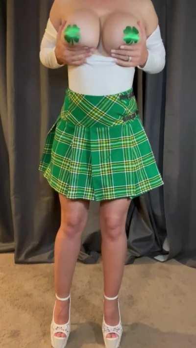 Milf teacher celebrates Saint Patrick’s Day in style