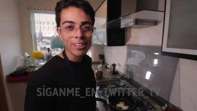 Atherion borro el vídeo del sandwich pero yo lo tenía descargado así que aquí se los dejo. Momento Latinoamérica 😳