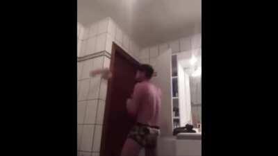 He do be bobbing and weaving tho NSFW