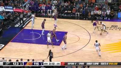 [Highlight] Wemby continues his 4th quarter takeover with a three to give him 36