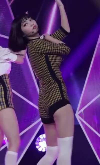 HIRAI MOMO (featuring IM NAYEON)