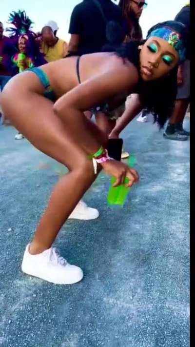 (@official.deefinewhine)