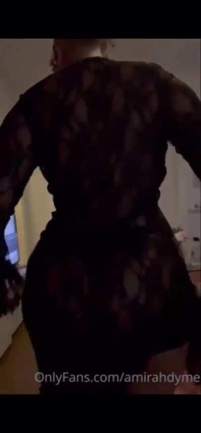 Amirah dyme oiled up 🔥🔥