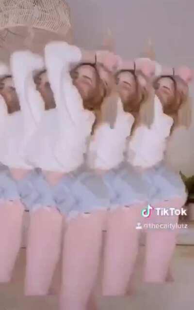 She’s so cute and sexy 🙈💖