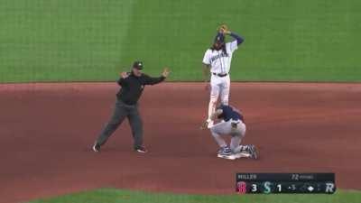 [Highlight] Jarren Duran showcases his elite speed by stretching yet another single into a double on a hit to right field!