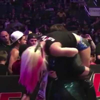 I remember this making rounds on the internet a few years ago & people were shocked, but Alexa just laughed it off 👋🍑