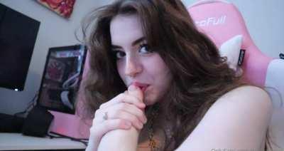 Hannahuwu new content - F0lder B3l0w