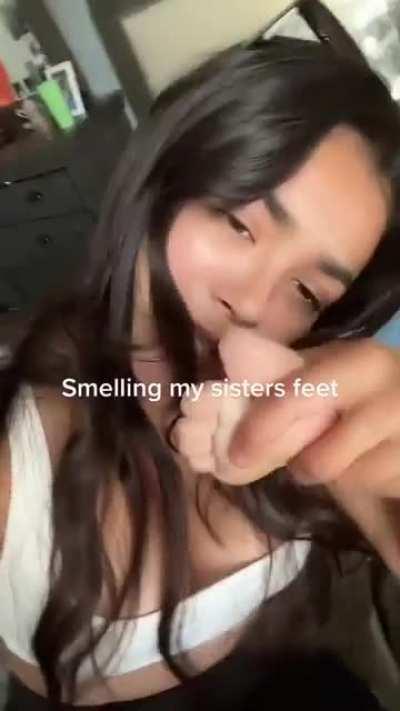citygalss - she loves her sister's feet 😳