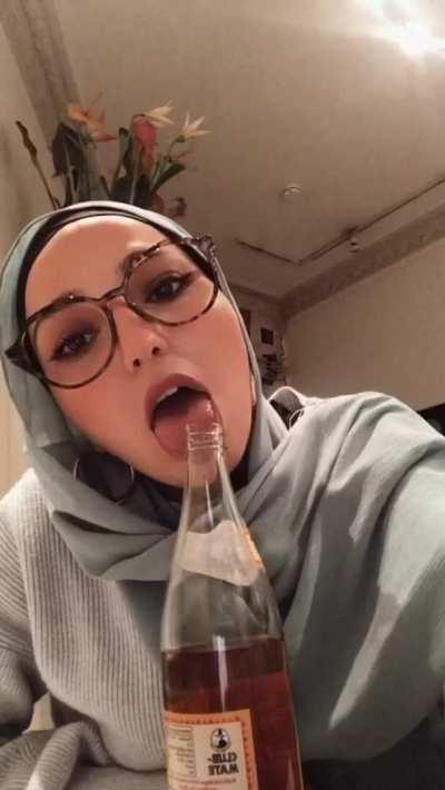 Wanna get in between these cheeks?