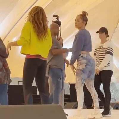 I would love to see Shakira And Jennifer Lopez go to town on each other. These two sexy latina MILFs would look so hot together.