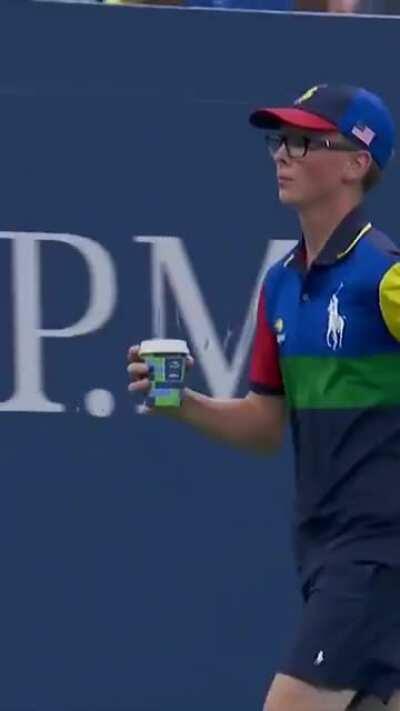 having no clue where to put Venus' coffee