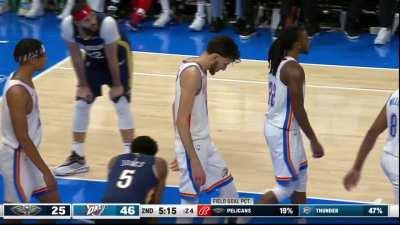 [Highlight] Chet Holmgren blows by Zion for the easy lay in