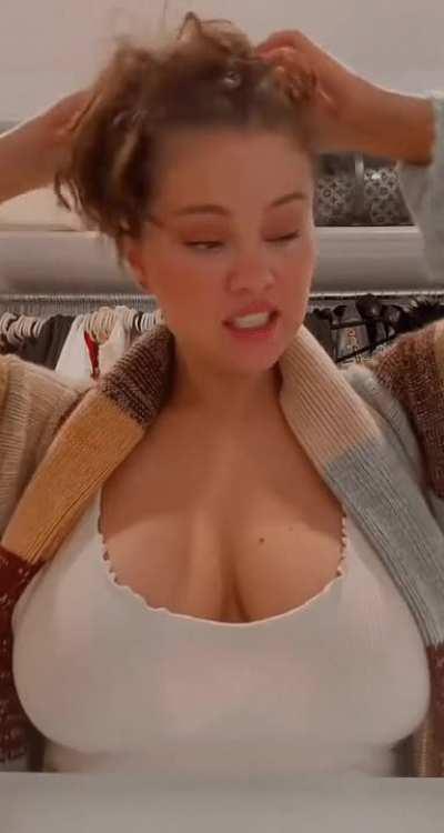 Selena Gomez and her big breast