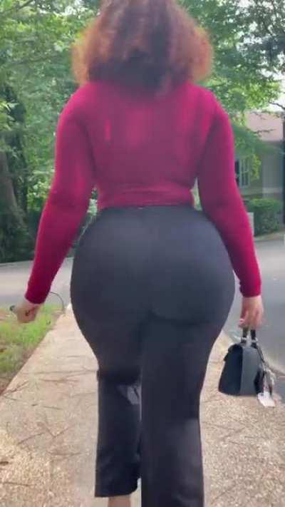 idk who she is but holy fuck