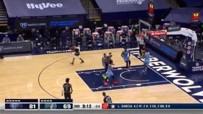 [Highlight] Anthony Edwards drains a deep 3