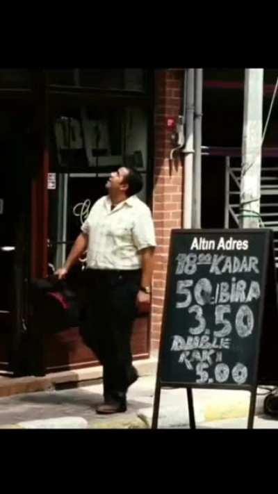 Ülkenin resmen anasını diktiler!!